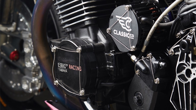 El-Solitario-Yamaha-xjr-1300-big-bad-wolf